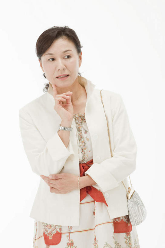 东方人,一个人,站,竖图,室内,白天,白色背景,正面,亚洲,仅一个年轻女性,仅一个女性,仅一个人,撑,托腮,休闲装,黄种人,白色,托,站着,休闲,思考,休闲服,苦恼,摄影,影棚,烦恼,撑着,托下巴,年轻女性,女人,女性,亚洲人,站立,半身,彩图,影棚拍摄,拍摄