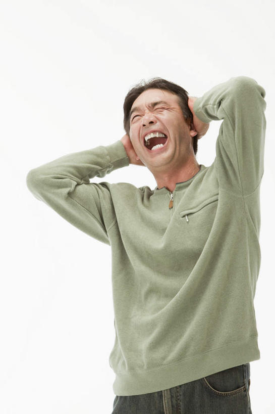 东方人,一个人,站,竖图,室内,白天,白色背景,正面,亚洲,仅一个男性,仅一个人,仅一个中年男性,大喊,休闲装,黄种人,站着,张嘴,休闲,休闲服,摄影,影棚,尖叫,双手抱头,喊叫,痛苦,张大嘴巴,男人,男性,中年男性,亚洲人,张开嘴,站立,半身,彩图,影棚拍摄,拍摄