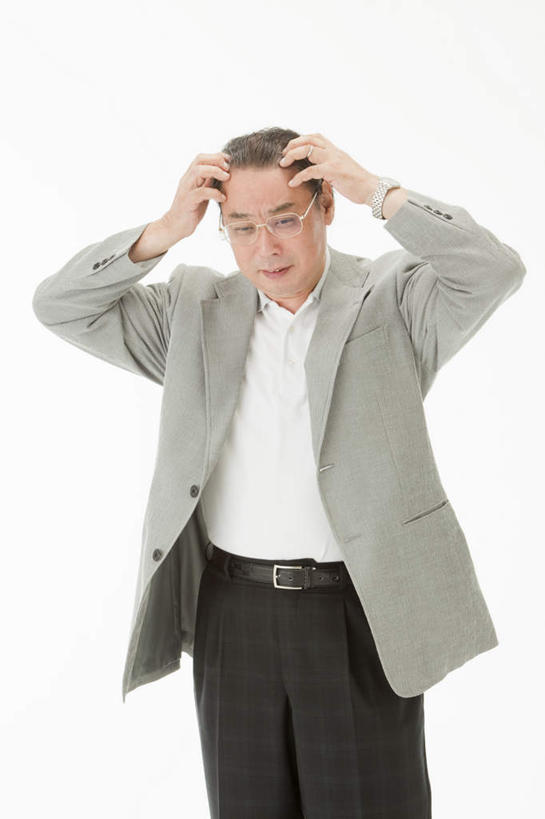 东方人,一个人,商务人士,商务男性,站,举,笑,微笑,露齿笑,竖图,室内,白天,白色背景,正面,衬衫,亚洲,仅一个男性,仅一个人,仅一个中年男性,戴,套装,眼镜,注视,黄种人,观察,看,托,站着,抓,苦恼,摄影,影棚,观看,烦恼,察看,关注,商务装,近视眼镜,工薪阶层,男人,男性,中年男性,亚洲人,白领,上班族,举起,举手,举着,向上举,向上伸,向上托,站立,半身,彩图,影棚拍摄,衬衣,拍摄