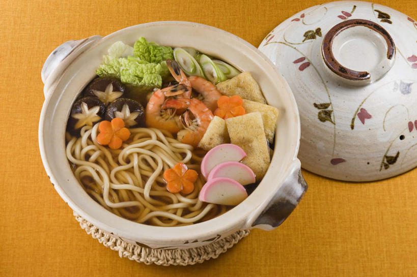 面食,面条,无人,餐厅,横图,俯视,室内,特写,白天,烹饪,餐桌,桌子,萝卜,胡萝卜,椰菜,卷心菜,餐具,一堆,许多,堆叠,堆积,炖锅,盖子,菌菇,香菇,面,汤,虾,日本料理,料理,食品,锅盖,菌类,锅,火锅,菜肴,美食,食物,粉色,白色,日式料理,日式,食用菌,佳肴,餐台,堆,虾肉,日式火锅,鱼糕,进餐用具,烹调用具,结球甘蓝,红萝卜,甘荀,甘兰,包心菜,彩图,高角度拍摄,餐馆,饭店,饭馆