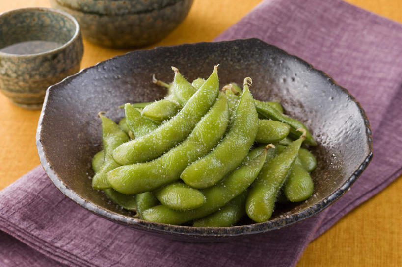 清酒,无人,餐厅,横图,俯视,室内,特写,白天,烹饪,餐桌,桌子,蔬菜,杯子,餐具,一堆,许多,堆叠,堆积,毛豆,日本料理,料理,食品,豆荚,菜肴,美食,酒,食物,酒杯,碗,日式料理,日式,佳肴,餐台,清酒杯,堆,进餐用具,烹调用具,彩图,高角度拍摄,餐馆,饭店,饭馆