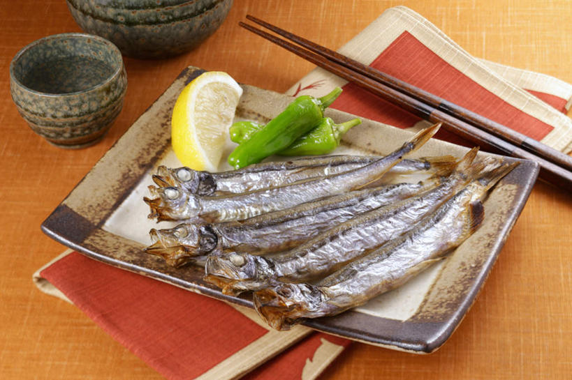 清酒,无人,餐厅,横图,俯视,室内,特写,白天,烹饪,餐桌,筷子,桌子,柠檬,辣椒,杯子,餐具,水果,一堆,许多,切开,堆叠,堆积,鱼,碟子,盘,日本料理,料理,食品,菜肴,美食,酒,食物,排列,盘子,酒杯,碟,日式料理,切,日式,佳肴,餐台,清酒杯,堆,队列,剖面,彩椒,咸鱼,切面,辣角,红海椒,大椒,辣虎,广椒,柳叶鱼,进餐用具,烹调用具,益母果,柠果,甜椒,柿子椒,辣子,海椒,番椒,灯笼椒,彩图,高角度拍摄,餐馆,饭店,饭馆