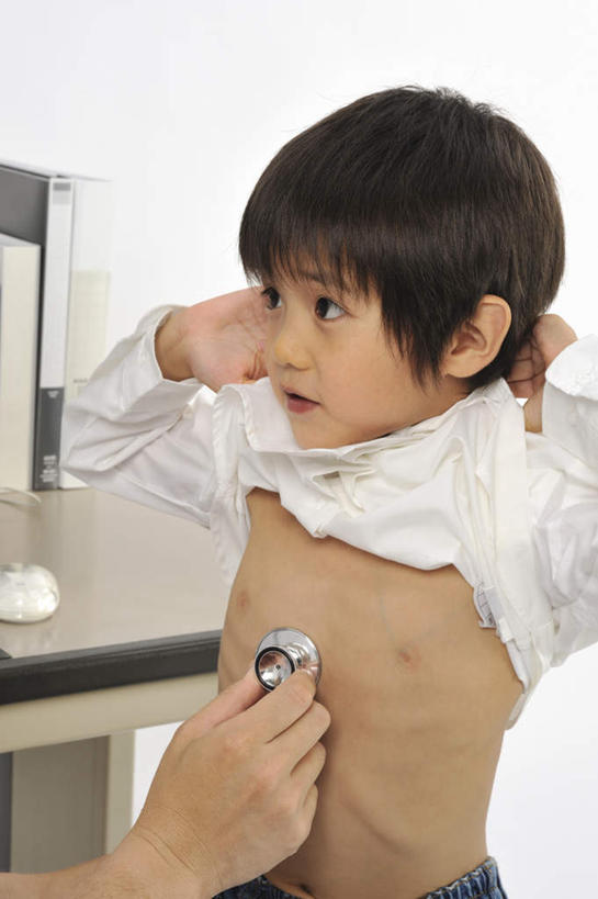 东方人,儿童,两个人,医生,护士,医院,坐,笑,微笑,竖图,室内,白天,白色背景,正面,纯洁,亚洲,检查,黄种人,小孩,白色,听诊器,医护人员,医疗人员,可爱,童年,童趣,治疗,摄影,影棚,医疗设备,白衣天使,白大褂,童真,烂漫,无邪,医疗机构,护士长,天真,男孩,男人,男性,年轻男性,亚洲人,孩子,大夫,坐着,半身,彩图,影棚拍摄,拍摄,病院,诊所,男生