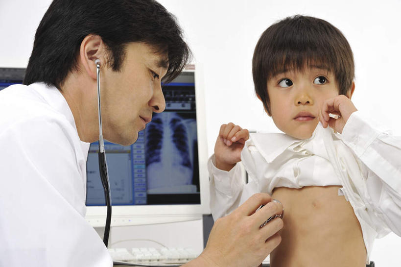 东方人,儿童,两个人,医生,护士,医院,坐,笑,微笑,横图,室内,白天,白色背景,正面,纯洁,亚洲,检查,黄种人,小孩,白色,听诊器,医护人员,医疗人员,可爱,童年,童趣,治疗,摄影,影棚,医疗设备,白衣天使,白大褂,童真,烂漫,无邪,医疗机构,护士长,天真,男孩,男人,男性,年轻男性,亚洲人,孩子,大夫,坐着,半身,彩图,影棚拍摄,拍摄,病院,诊所,男生