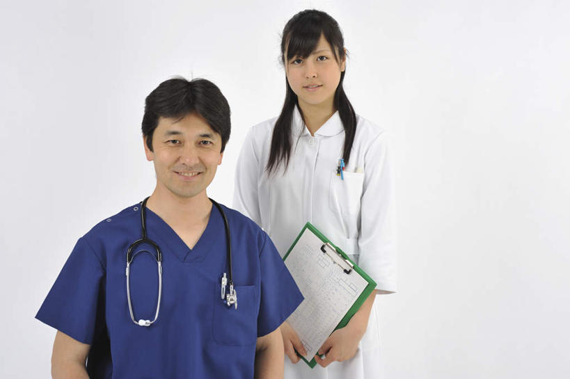 东方人,两个人,医生,护士,医院,站,坐,笑,微笑,露齿笑,横图,室内,白天,白色背景,正面,帽子,亚洲,注视,黄种人,白色,听诊器,观察,看,站着,医护人员,医疗人员,摄影,影棚,观看,察看,医疗设备,护士帽,白衣天使,白大褂,关注,医疗机构,护士长,男人,男性,年轻男性,年轻女性,女人,女性,亚洲人,大夫,站立,坐着,半身,彩图,影棚拍摄,拍摄,病院,诊所