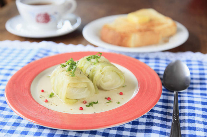豆腐,无人,餐厅,横图,俯视,室内,特写,白天,烹饪,餐桌,桌子,杯子,餐具,一堆,许多,堆叠,堆积,瓷器,碟子,盘,勺子,日本料理,料理,食品,咖啡杯,陶瓷制品,蔬菜卷,菜肴,美食,桌布,食物,盘子,餐巾,调羹,碟,汤匙,日式料理,日式,佳肴,餐台,堆,瓷杯,进餐用具,烹调用具,彩图,高角度拍摄,餐馆,饭店,饭馆