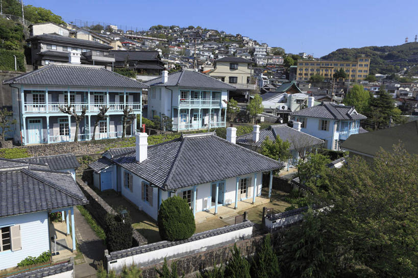 无人,家,横图,室外,白天,正面,旅游,度假,山,植物,长崎,日本,亚洲,许多,阴影,光线,影子,房屋,屋子,山峰,山峦,娱乐,楼房,住宅,树,树木,排列,蓝色,绿色,蓝天,天空,阳光,自然,天,享受,休闲,放松,生长,成长,队列,东亚,日本国,长崎县,九州本岛,九州,九州岛,九州地方,彩图,房子