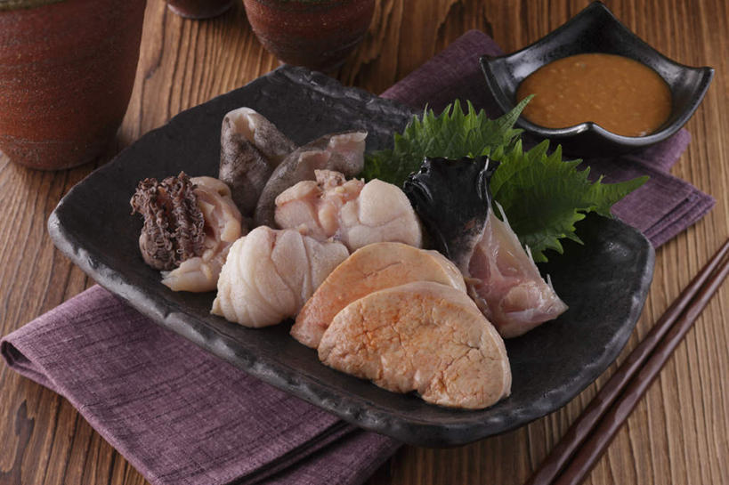 清酒,无人,横图,俯视,室内,特写,白天,烹饪,筷子,杯子,餐具,叶子,新鲜,鱼,碟子,盘,酱料,酱汁,肉,生食,鱼肉,日本料理,料理,食品,绿叶,文化,传统,菜肴,美食,肉类,酒,食物,盘子,酒杯,垫子,碟,日式料理,日式,嫩叶,佳肴,清酒杯,礼节,礼仪,肉食,安康鱼,蛤蟆鱼,老头鱼,结巴鱼,丑婆,鮟鱇,鮟鱇鱼,哈蟆鱼,海哈蟆,琵琶鱼,叶,叶片,彩图,高角度拍摄