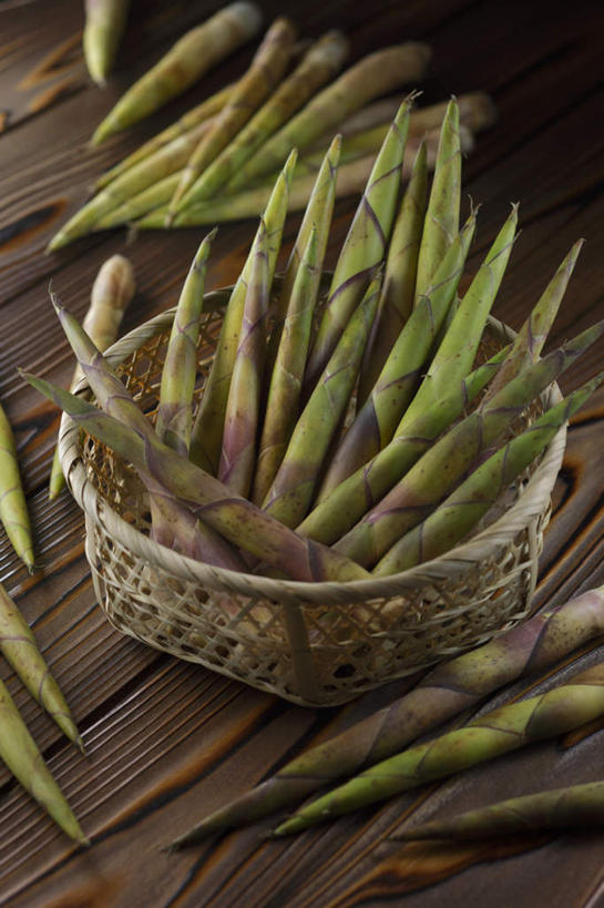 无人,餐厅,竖图,俯视,室内,特写,白天,烹饪,餐桌,桌子,一堆,许多,堆叠,堆积,篮子,竹笋,日本料理,料理,食品,竹扁,菜肴,美食,食物,日式料理,日式,佳肴,竹编,餐台,堆,彩图,高角度拍摄,餐馆,饭店,饭馆