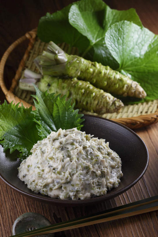 芥末,无人,餐厅,竖图,俯视,室内,特写,白天,烹饪,餐桌,筷子,桌子,蔬菜,餐具,叶子,新鲜,碟子,盘,日本料理,料理,食品,绿叶,筷架,酱菜,筷枕,竹扁,文化,传统,菜肴,美食,食物,盘子,碟,碗,日式料理,日式,嫩叶,佳肴,有机食品,绿色食品,竹编,餐台,礼节,筷子架,礼仪,叶,叶片,进餐用具,烹调用具,彩图,高角度拍摄,餐馆,饭店,饭馆