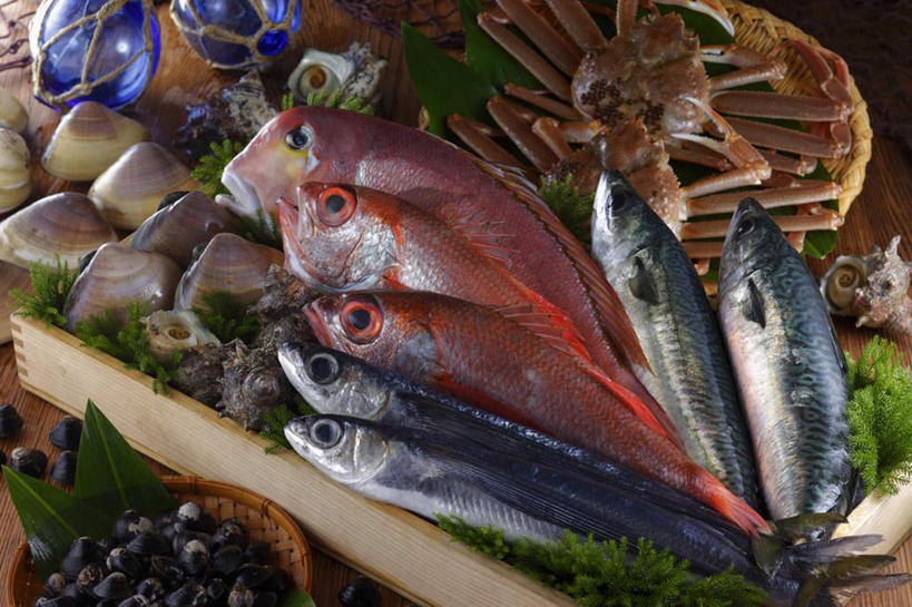 海鲜,蟹,无人,餐厅,横图,俯视,室内,特写,白天,烹饪,餐桌,桌子,贝壳,叶子,皇后蟹,螃蟹,鱼,日本料理,料理,食品,绿叶,水产,菜肴,美食,食物,日式料理,日式,嫩叶,浮标,佳肴,渔网,餐台,渔具,海鲷,皮匠蟹,雪蟹,抓捕,海产品,捕捞,鱼网,螺蛳,田螺,鳕鱼,拉网,捕捞工具,箬叶,芦苇叶,叶,叶片,贝类外壳,海螺壳,软体动物外壳,彩图,高角度拍摄,餐馆,饭店,饭馆