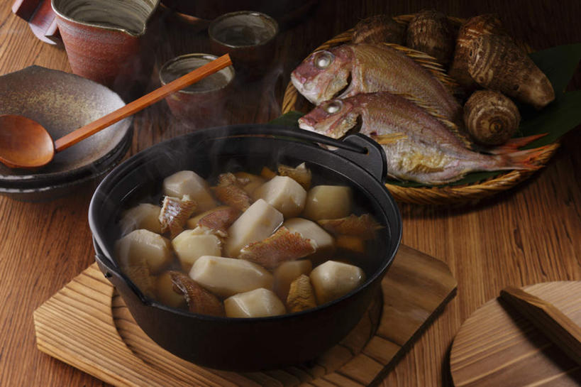 海鲜,无人,餐厅,横图,俯视,室内,特写,白天,烹饪,雾,餐桌,桌子,蔬菜,餐具,切开,新鲜,蒸汽,鱼,碟子,炖锅,盘,勺子,芋头,肉,汤,鱼肉,日本料理,料理,食品,锅,水产,菜肴,美食,肉类,食物,盘子,调羹,碟,汤匙,碗,日式料理,日式,佳肴,有机食品,绿色食品,餐台,鲷,海鲷,海产品,肉食,芋艿,彩图,高角度拍摄,餐馆,饭店,饭馆