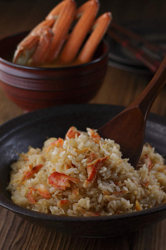 蟹,米饭,无人,餐厅,竖图,俯视,室内,特写,白天,烹饪,餐桌,筷子,桌子,餐具,一堆,许多,堆叠,堆积,螃蟹,碟子,盘,勺子,日本料理,料理,食品,饭,蟹肉,文化,传统,菜肴,美食,食物,盘子,调羹,碟,汤匙,碗,日式料理,日式,佳肴,餐台,堆,礼节,礼仪,进餐用具,烹调用具,彩图,高角度拍摄,餐馆,饭店,饭馆