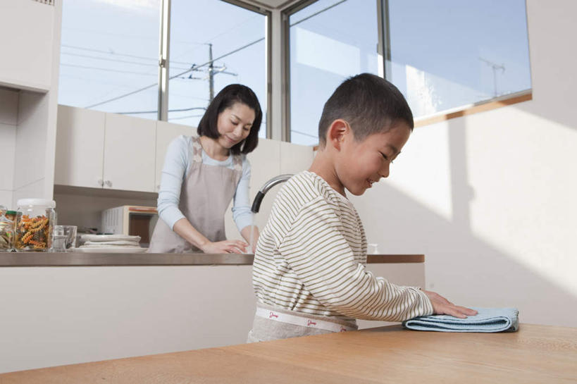 东方人,儿童,两个人,家庭,母亲,儿子,站,横图,室内,白天,正面,纯洁,餐桌,厨房,窗户,柜子,桌子,亚洲,握,水龙头,围裙,水池,拿,拿着,注视,黄种人,抹布,锅,玻璃窗,小孩,橱柜,毛巾,观察,看,站着,温暖,温馨,母子,一家人,可爱,母爱,童年,童趣,擦拭,握着,餐台,观看,和睦,察看,关注,童真,烂漫,无邪,液化气,天真,男孩,男人,男性,年轻女性,女人,女性,亚洲人,孩子,站立,半身,彩图,灶间,融洽,男生,料理台