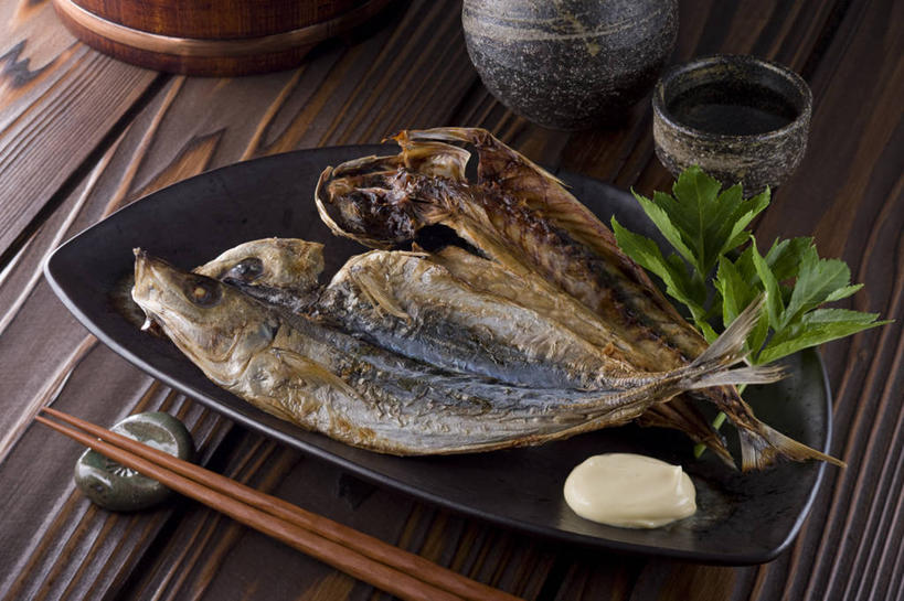 清酒,无人,交叉,横图,俯视,室内,特写,白天,烹饪,筷子,桌面,桌子,竹子,餐具,叶子,一双,阴影,竹制,编织,反射,木制,篮子,影子,陶瓷,肉,鱼肉,日本料理,料理,食品,绿叶,筷架,陶瓷制品,酒类,筷枕,文化,传统,菜肴,美食,肉类,酒,酒瓶,食物,腌制,饮料,木制品,瓶子,竹篮,日式料理,四个,日式,嫩叶,佳肴,竹条,礼节,筷子架,交织,竹制品,礼仪,肉食,咸鱼,穿插,消食,叶,叶片,进餐用具,彩图,高角度拍摄,腌鱼,清酒瓶,开胃