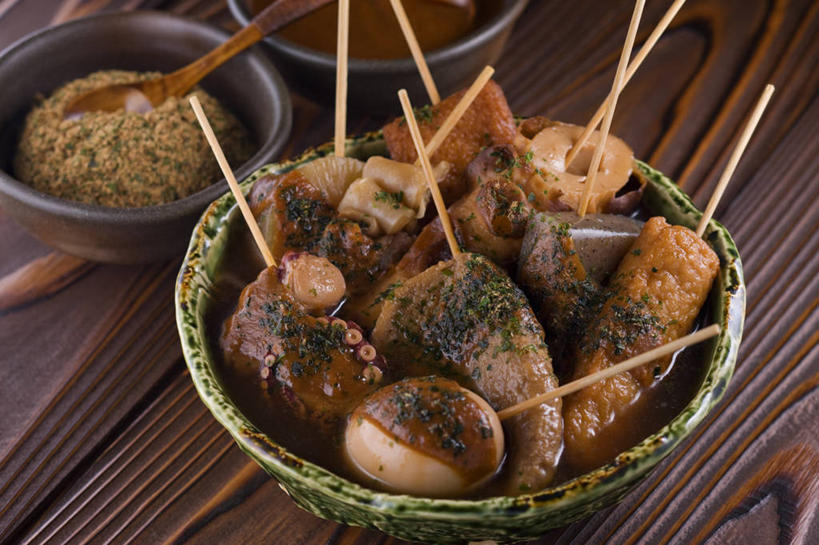 无人,横图,俯视,室内,特写,白天,烹饪,桌面,萝卜,白萝卜,蔬菜,厨具,金属制品,五个,许多,阴影,新鲜,反射,金属,木制,炖锅,粉末,锅子,影子,勺子,陶瓷,肉,鱼肉,日本料理,味增汤,料理,食品,陶瓷制品,锅,火锅,猪肉,菜肴,美食,肉类,竹签,食物,木制品,容器,调羹,汤匙,碗,日式料理,日式,粉,佳肴,有机食品,绿色食品,锅具,储藏,子,储存,肉食,烹饪用具,豚肉,取食签,关东煮,日式火锅,粉状,粉剂,关东炊,黑轮,御田,暖锅,烹调用具,莱菔,烹调,彩图,高角度拍摄,贮存