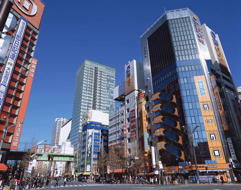 无人,高楼大厦,商店,横图,室外,白天,仰视,购物,度假,消费,美景,植物,城市风光,超市,城市,大厦,道路,建筑,路,摩天大楼,商场,公路,东京,日本,亚洲,阴影,光线,影子,景观,交通,娱乐,建设,树,树木,蓝色,绿色,蓝天,天空,阳光,自然,天,享受,休闲,景色,放松,金融,百货,千代田区,生长,晴朗,成长,秋叶原,选购,贸易,百货公司,东亚,本州,万里无云,关东地方,本州岛,日本国,东京都,血拼,晴空,晴空万里,马路,彩图,低角度拍摄,大楼,高层建筑,高楼,购物商场,购物中心,摩天楼,商业中心