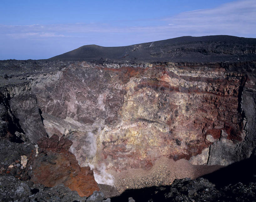 无人,横图,俯视,室外,白天,旅游,度假,火山,石头,美景,山,山脉,东京,日本,亚洲,阴影,光线,石子,影子,景观,山顶,山峰,云,云朵,山峦,云彩,娱乐,蓝色,白云,蓝天,天空,阳光,自然,群山,天,享受,休闲,景色,放松,晴朗,自然风光,东亚,本州,关东地方,本州岛,日本国,东京都,颠峰,极峰,三原山,豆南诸岛,伊豆大岛,伊豆七岛,伊豆群岛,活火山,石块,岩石,晴空,彩图,高角度拍摄