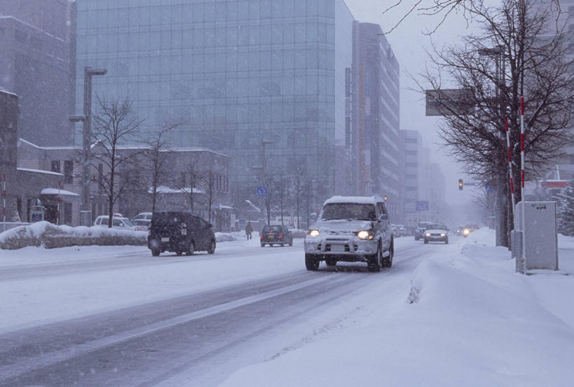 无人,高楼大厦,横图,室外,白天,正面,度假,美景,雪,植物,大雪,城市风光,标志建筑,城市,大厦,道路,地标,建筑,路,摩天大楼,公路,照明,北海道,日本,亚洲,阴影,光线,影子,积雪,景观,雪景,冬季,冬天,灯光,分界线,停车线,交通,娱乐,建设,灯,树,树木,绿色,自然,灯具,享受,休闲,景色,放松,寒冷,生长,成长,车行道,车行道分界线,照亮,照明设备,标线,东亚,车行线,前照灯,前大灯,车前灯,札幌,日本国,北海道地方,北海道岛,严寒,县厅,北区,马路,彩图,大楼,高层建筑,高楼,摩天楼,札幌站,札幌市