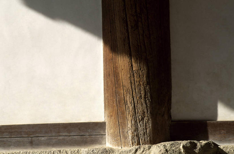 无人,横图,室外,白天,正面,京都,日本,亚洲,阴影,光线,影子,柱子,墙,树桩,墙壁,墙面,树,树干,阳光,木桩,京都府,东亚,本州,本州岛,日本国,近畿地方,近畿,彩图