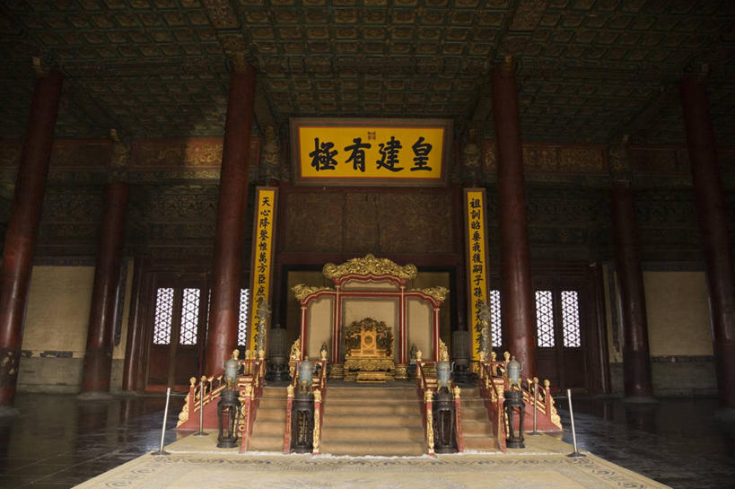 无人,故宫,宫殿,栏杆,横图,室内,白天,正面,旅游,度假,名胜古迹,窗户,楼梯,标志建筑,地标,建筑,雕塑,北京,中国,亚洲,遗迹,艺术,装饰,标志,雕刻,扶手,牌匾,文字,字符,阶梯,首都,古迹,文化,文物,娱乐,标识,建设,古建筑,护栏,台阶,工艺品,紫禁城,享受,休闲,汉字,旅游胜地,放松,纪念,美术,权利,中文,主题,陈列,古文明,东亚,中华人民共和国,北京市,京,北平,华北地区,功能,美学,国文,华文,北京故宫博物院,保和殿,彩图