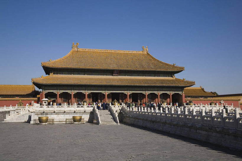 无人,故宫,宫殿,栏杆,横图,室外,白天,正面,旅游,度假,名胜古迹,楼梯,标志建筑,地标,建筑,北京,中国,亚洲,阴影,遗迹,光线,扶手,瓦片,影子,阶梯,屋顶,首都,顶棚,瓦,古迹,文物,娱乐,建设,古建筑,护栏,台阶,蓝色,蓝天,天空,阳光,紫禁城,天,享受,休闲,旅游胜地,放松,建造,晴朗,权利,古文明,东亚,屋瓦,万里无云,中华人民共和国,北京市,京,北平,华北地区,北京故宫博物院,乾清宫,晴空,晴空万里,彩图