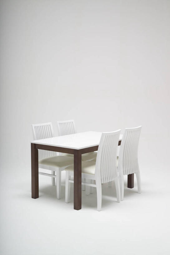 无人,竖图,室内,白天,正面,餐桌,桌子,静物,椅子,阴影,灰色背景,反射,影子,木椅,四把,白色,摄影,影棚,餐台,彩图,影棚拍摄,拍摄