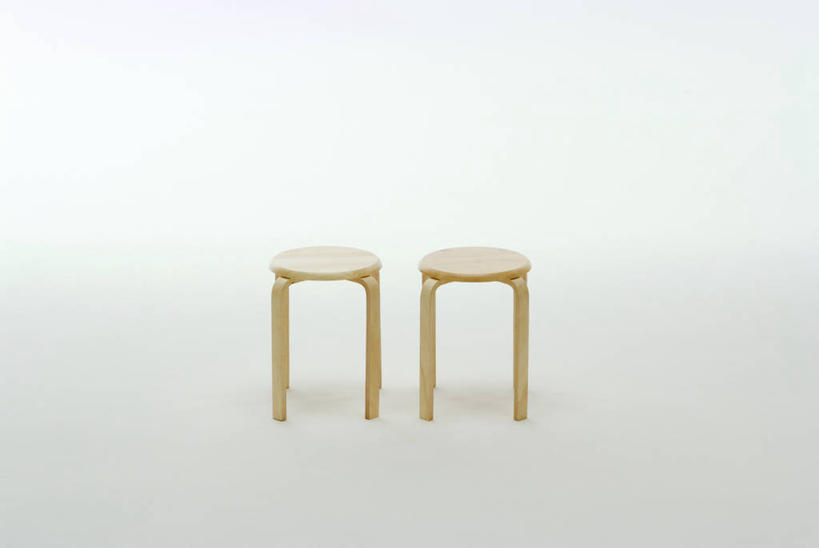 无人,横图,室内,白天,正面,静物,椅子,阴影,灰色背景,反射,木制,影子,两把,木制品,摄影,影棚,吧椅,吧台椅,酒吧椅,彩图,影棚拍摄,拍摄