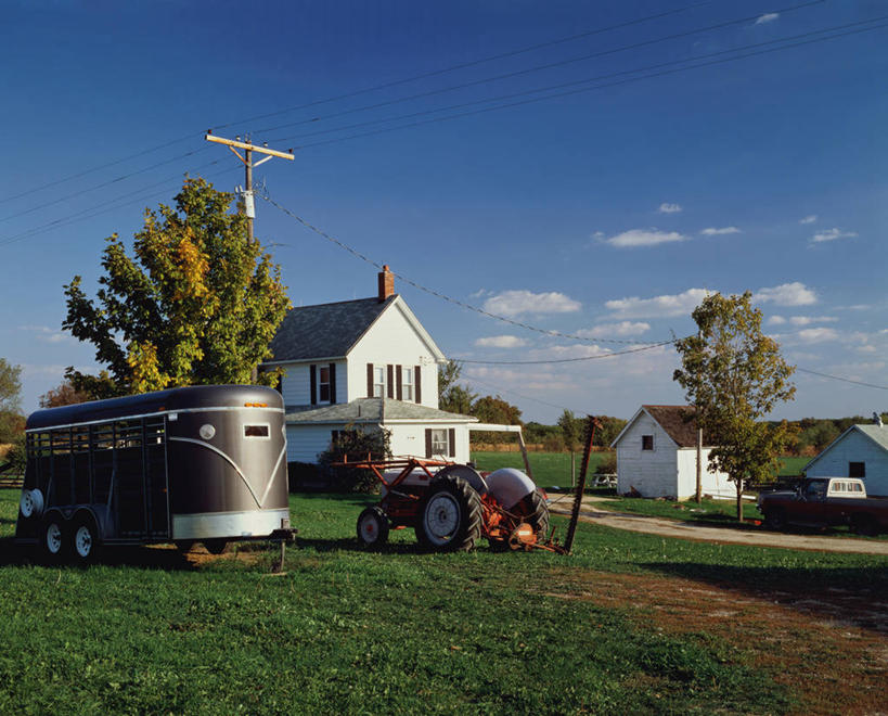 无人,家,横图,室外,白天,正面,旅游,度假,农业,草地,草坪,美景,植物,别墅,汽车,美国,阴影,光线,影子,房屋,屋子,景观,云,云朵,公寓,云彩,娱乐,洋房,楼房,住宅,车,草,树,树木,蓝色,绿色,白云,蓝天,天空,阳光,自然,交通工具,天,享受,休闲,机械,景色,放松,生长,晴朗,成长,北美,北美洲,自然风光,载具,拖拉机,美洲,北亚美利加洲,亚美利加洲,爱荷华州,艾奥瓦,艾奥瓦州,爱我华州,衣阿华州,鹰眼州,美国粮仓,交通运输,农用机械,晴空,彩图,房子