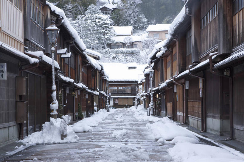 无人,家,木屋,横图,室外,白天,正面,旅游,度假,雪,植物,大雪,标志建筑,道路,地标,建筑,路,路灯,照明,日本,亚洲,墙,积雪,雪景,冬季,冬天,小路,灯光,交通,娱乐,建设,墙壁,墙面,住宅,灯,树,树木,绿色,自然,享受,休闲,旅游胜地,放松,寒冷,生长,成长,照亮,照明设备,东亚,本州,本州岛,日本国,金沢,金沢市,石川,石川县,中部地方,严寒,县厅,茶屋街,东茶屋街,彩图,茅舍,茅屋,棚屋,小木屋,小屋