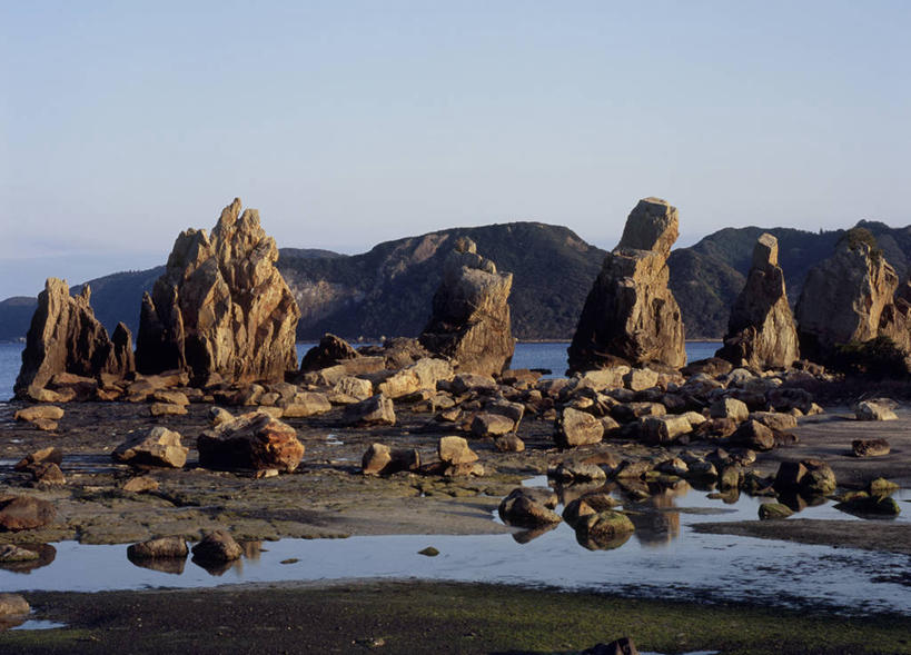 无人,横图,室外,白天,正面,旅游,度假,海浪,海洋,石头,美景,沙滩,日本,亚洲,阴影,光线,沙子,石子,影子,海岸,景观,浪花,悬崖,沙地,娱乐,蓝色,蓝天,天空,阳光,自然,海水,天,享受,休闲,景色,放松,晴朗,自然风光,海景,东亚,本州,万里无云,本州岛,日本国,近畿地方,近畿,和歌山,和歌山县,绝壁,串本町,桥杭岩,大海,风浪,海,海水的波动,海滩,近岸浪,石块,岩石,涌浪,晴空,晴空万里,彩图,东牟娄郡