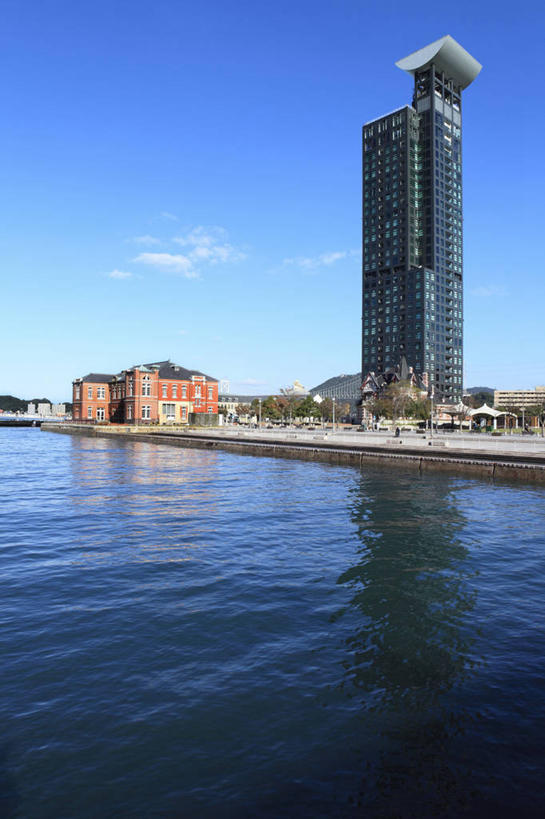 无人,家,高楼大厦,码头,竖图,室外,白天,正面,度假,海浪,海洋,美景,植物,城市风光,城市,大厦,港口,建筑,摩天大楼,福冈县,日本,亚洲,阴影,光线,影子,房屋,屋子,景观,浪花,云,云朵,公寓,云彩,娱乐,建设,洋房,楼房,住宅,树,树木,蓝色,绿色,白云,蓝天,天空,阳光,自然,海水,天,享受,休闲,景色,放松,生长,晴朗,成长,海景,东亚,福冈,日本国,九州本岛,九州,九州岛,九州地方,北九州市,北九州,大海,风浪,海,海水的波动,近岸浪,涌浪,晴空,彩图,房子,摆渡口,埠头,大楼,渡口,渡头,港湾,高层建筑,高楼,海港,货运码头,口岸,摩天楼,商港,门司区