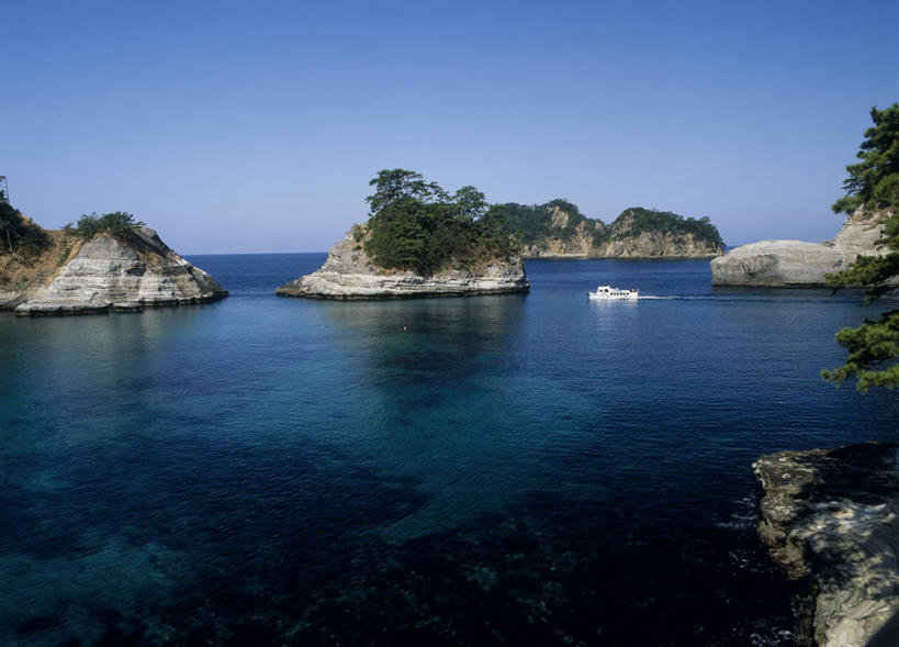 无人,横图,室外,白天,正面,旅游,度假,岛屿,海浪,海洋,美景,植物,轮船,船,静冈县,日本,亚洲,阴影,光线,影子,岛,景观,浪花,娱乐,树,树木,蓝色,绿色,蓝天,天空,阳光,自然,海水,交通工具,天,享受,休闲,景色,放松,生长,晴朗,成长,自然风光,载具,海景,东亚,本州,万里无云,本州岛,日本国,中部地方,静冈,伊豆半岛,大海,风浪,海,海水的波动,近岸浪,列岛,群岛,涌浪,诸岛,晴空,晴空万里,彩图,贺茂郡,西伊豆町