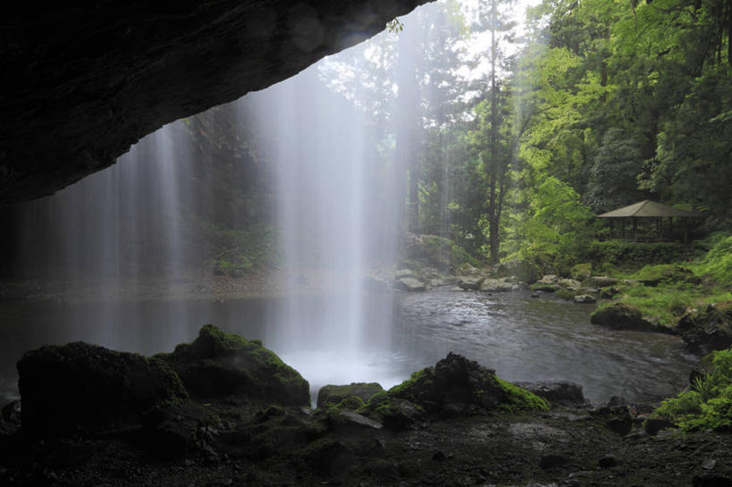 无人,横图,室外,白天,正面,旅游,度假,河流,石头,美景,瀑布,森林,树林,水,植物,日本,亚洲,飞溅,溅,石子,液体,洞,河水,景观,水滴,水流,娱乐,水珠,树,树木,绿色,小溪,自然,溪水,享受,休闲,景色,放松,洞穴,生长,成长,喷洒,自然风光,东亚,本州,穴,本州岛,日本国,中国地方,岛根,岛根县,跌水,石块,岩石,彩图,云南市