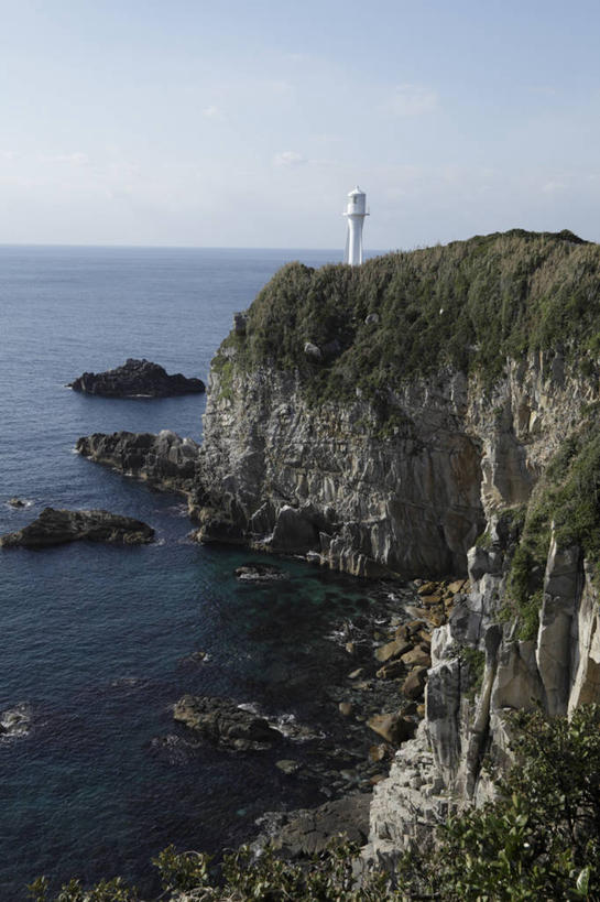 无人,竖图,室外,白天,正面,旅游,度假,海浪,海洋,石头,美景,山,山脉,道路,日本,亚洲,阴影,光线,信息,石子,影子,景观,浪花,山峰,灯塔,交通,山峦,方向,娱乐,蓝色,蓝天,天空,阳光,自然,海水,群山,天,享受,休闲,景色,放松,晴朗,引导,指引,自然风光,海景,东亚,万里无云,高知,日本国,高知县,四国地方,四国,四国岛,航标,大海,风浪,海,海水的波动,近岸浪,石块,岩石,涌浪,晴空,晴空万里,彩图,土佐清水市,足摺岬,导航