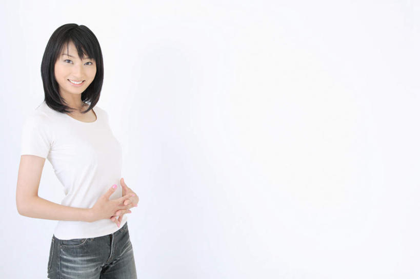 东方人,头发,一个人,站,笑,双手交叉,微笑,露齿笑,横图,室内,白天,白色背景,正面,亚洲,仅一个年轻女性,仅一个女性,仅一个人,服装,注视,休闲装,黄种人,侧身,衣服,黑色,观察,看,站着,休闲,休闲服,摄影,服饰,影棚,观看,察看,关注,年轻女性,女人,女性,亚洲人,长发,站立,半身,彩图,影棚拍摄,拍摄