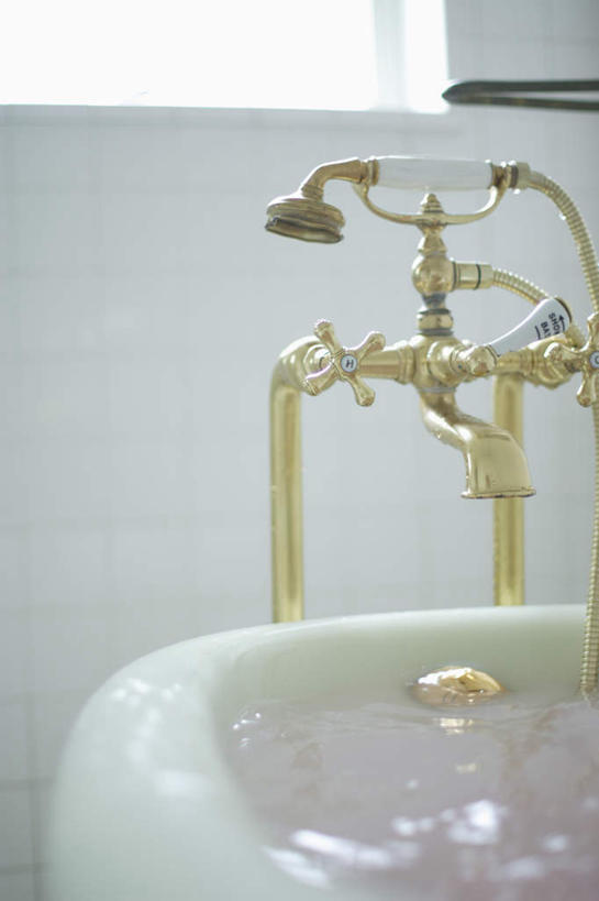 家,竖图,室内,特写,白天,正面,家具,卫生间,浴室,装修,建筑,静物,装饰,水龙头,房屋,屋子,建设,装潢,楼房,住宅,室内装潢,浴缸,明亮,舒适,家居装潢,房屋设计,室内设计,宽敞,样板房装潢,设计,淋浴房,半身,彩图,冲凉房,房子,沐浴间,沐浴室