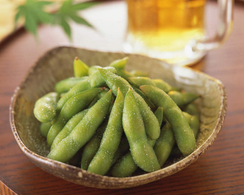 无人,横图,俯视,室内,特写,白天,植物,餐桌,桌子,豆,大豆,蔬菜,许多,阴影,新鲜,光线,影子,陶瓷,豆类,豆子,毛豆,食品,陶瓷制品,很多,食物,容器,碗,有机食品,绿色食品,餐台,储藏,储存,豆科,枝豆,黄豆,彩图,高角度拍摄,贮存