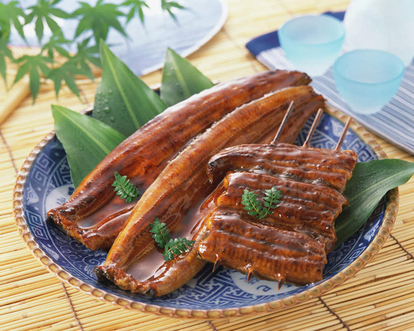 海鲜,鳗鱼,无人,横图,俯视,室内,特写,白天,烹饪,餐桌,桌子,鳗鲡,餐具,叶子,阴影,光线,碟子,盘,影子,日本料理,料理,食品,绿叶,水产,菜肴,美食,海洋生物,食物,盘子,碟,日式料理,日式,嫩叶,佳肴,餐台,水生动物,海产品,水生物,河鳗,海底动物,白鳗,青鳝,风馒,叶,叶片,白鳝,彩图,高角度拍摄