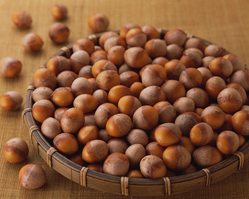 无人,交叉,横图,俯视,室内,特写,白天,餐桌,桌子,竹子,蔬菜,许多,阴影,竹制,新鲜,编织,光线,篮子,影子,食品,坚果,很多,食物,竹篮,干果,有机食品,绿色食品,餐台,竹条,交织,竹制品,穿插,银杏,白果,彩图,高角度拍摄