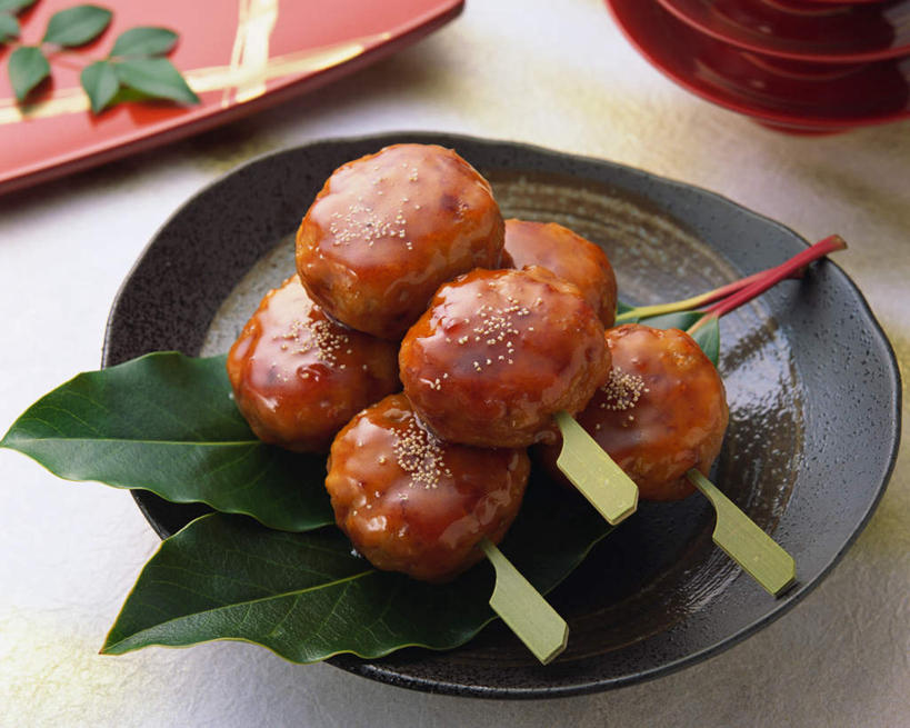 无人,横图,俯视,室内,特写,白天,烹饪,餐桌,桌子,餐具,许多,阴影,光线,碟子,木棒,盘,影子,肉,日本料理,料理,食品,很多,菜肴,美食,肉类,肉丸,食物,盘子,碟,日式料理,日式,佳肴,餐台,肉食,彩图,高角度拍摄