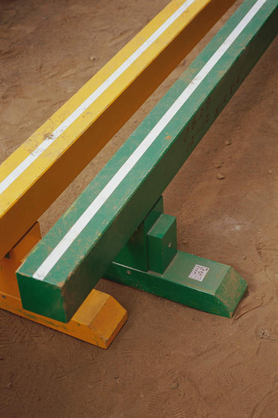 无人,操场,体育馆,运动场,竖图,俯视,室外,特写,白天,平衡木,静物,运动器械,体育场,健身器械,健身器材,运动馆,彩图,高角度拍摄,运动器材