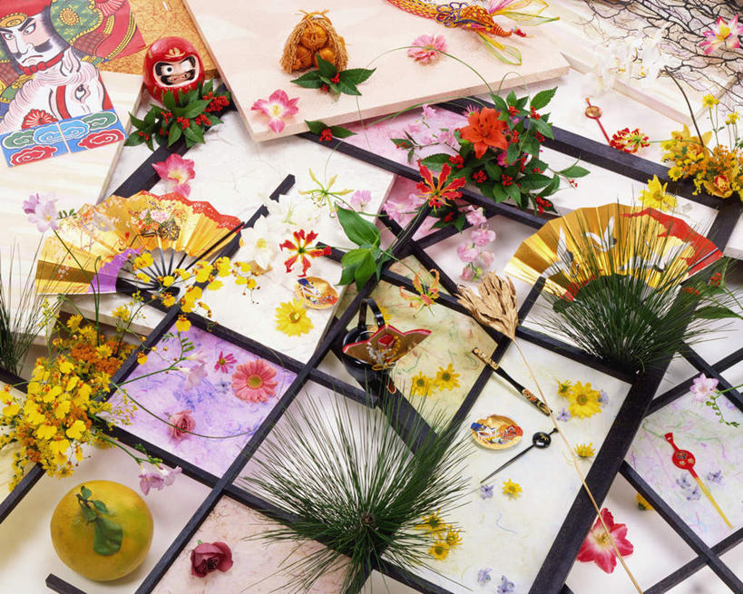 无人,横图,俯视,室内,特写,白天,盛开,扇子,折扇,纸扇,清凉,花蕾,凉爽,文化,花,花瓣,花朵,鲜花,花苞,花蕊,摄影,影棚,撒扇,彩图,高角度拍摄,影棚拍摄,拍摄,传统文化