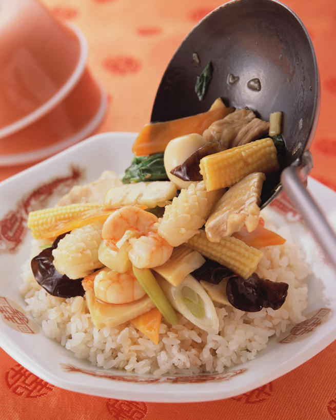 无人,竖图,俯视,室内,特写,白天,烹饪,中餐,鱿鱼,蔬菜,餐具,新鲜,碟子,盘,明虾,料理,食品,菜肴,美食,食物,盘子,碟,中式,摄影,佳肴,有机食品,绿色食品,影棚,长柄勺,黑木耳,柔鱼,枪乌贼,彩图,高角度拍摄,影棚拍摄,拍摄