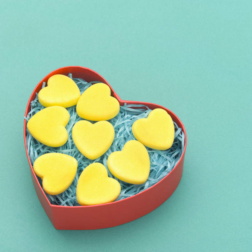 无人,方图,俯视,室内,特写,白天,爱情,礼盒,礼物,许多,绿色背景,爱心,纸盒,浪漫,盒子,黄色,红色,包装盒,彩带,礼品盒,温暖,温馨,心形,恩爱,摄影,礼品,影棚,和睦,心型,彩图,高角度拍摄,影棚拍摄,拍摄,融洽