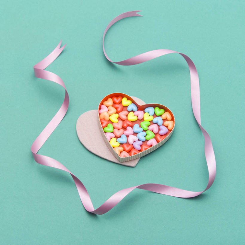 无人,方图,俯视,彩色,室内,特写,白天,爱情,礼盒,礼物,许多,绿色背景,爱心,纸盒,珠子,浪漫,盒子,红色,绿色,白色,包装盒,彩带,礼品盒,温暖,温馨,心形,恩爱,摄影,礼品,影棚,串珠,和睦,心型,彩图,高角度拍摄,影棚拍摄,拍摄,融洽