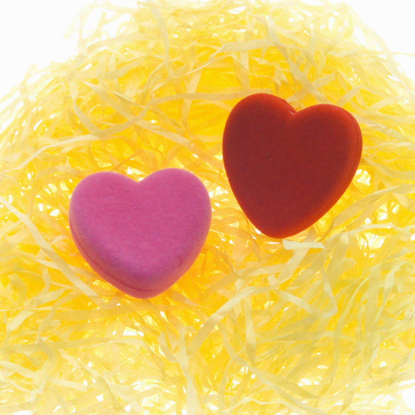 无人,方图,俯视,室内,特写,白天,白色背景,装饰,粉红色,两个,粉色,红色,心形,摄影,影棚,华丽,修饰,点缀,衬托,美观,雅致,雅观,红心,彩图,高角度拍摄,影棚拍摄,拍摄