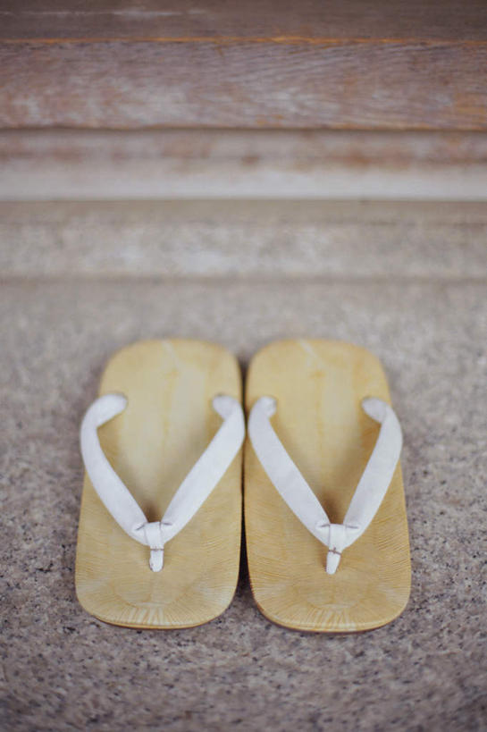 无人,竖图,俯视,室内,特写,白天,凉鞋,鞋子,东京,日本,亚洲,文化,木屐,传统,东亚,本州,关东地方,本州岛,日本国,东京都,彩图,高角度拍摄,夹趾拖鞋,人字拖,人字拖鞋