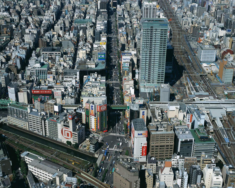 无人,高楼大厦,横图,俯视,航拍,室外,白天,度假,草地,草坪,美景,植物,城市风光,城市,大厦,道路,建筑,路,摩天大楼,公路,汽车,东京,日本,亚洲,一排,整齐,景观,交通,娱乐,车,草,树,树木,排列,绿色,自然,交通工具,轿车,享受,休闲,景色,放松,千代田区,生长,成长,鸟瞰,队列,秋叶原,东亚,本州,关东地方,本州岛,日本国,东京都,马路,彩图,高角度拍摄,大楼,高层建筑,高楼,摩天楼