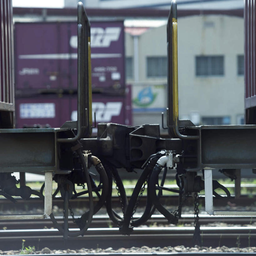 无人,家,方图,室外,特写,白天,正面,火车,朦胧,模糊,房屋,屋子,轨道,集装箱,铁轨,楼房,住宅,车,交通工具,彩图,房子